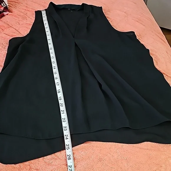 Vince Camuto's Blk breezy blouse lightens up your workweek. Sz. Small - Picture 6 of 9